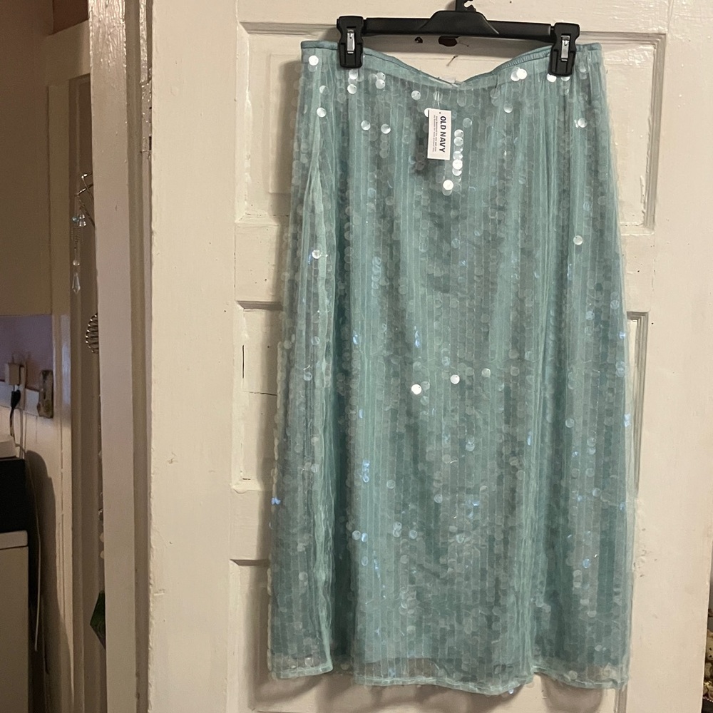 New. Old Navy gorgeous lined , plastic pallets pull on skirt Sz L. Waist 30”-32”